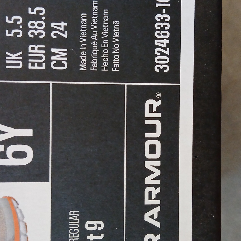 New Boy's Under Armour BGS Assert Gray & Orange Sneakers, Size 6Y - Picture 9 of 9